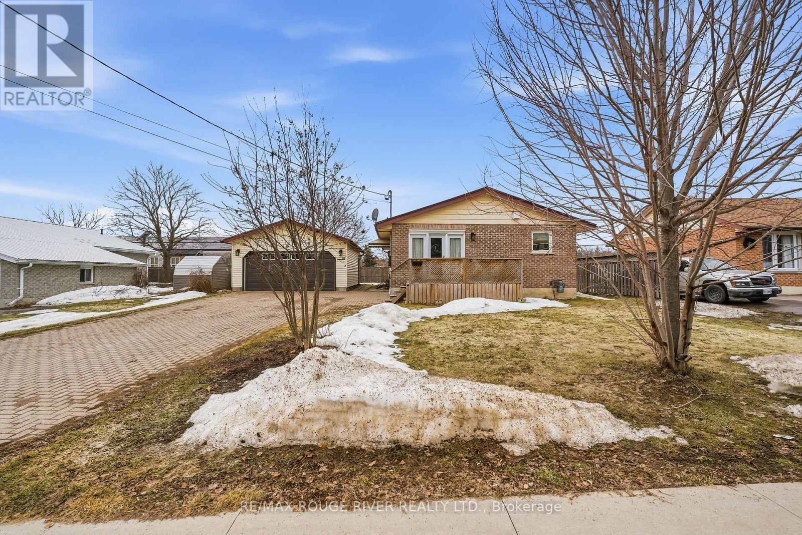 19 Caroline Street, Kawartha Lakes (Lindsay), Ontario  K9V 1T2 - Photo 2 - X12876224