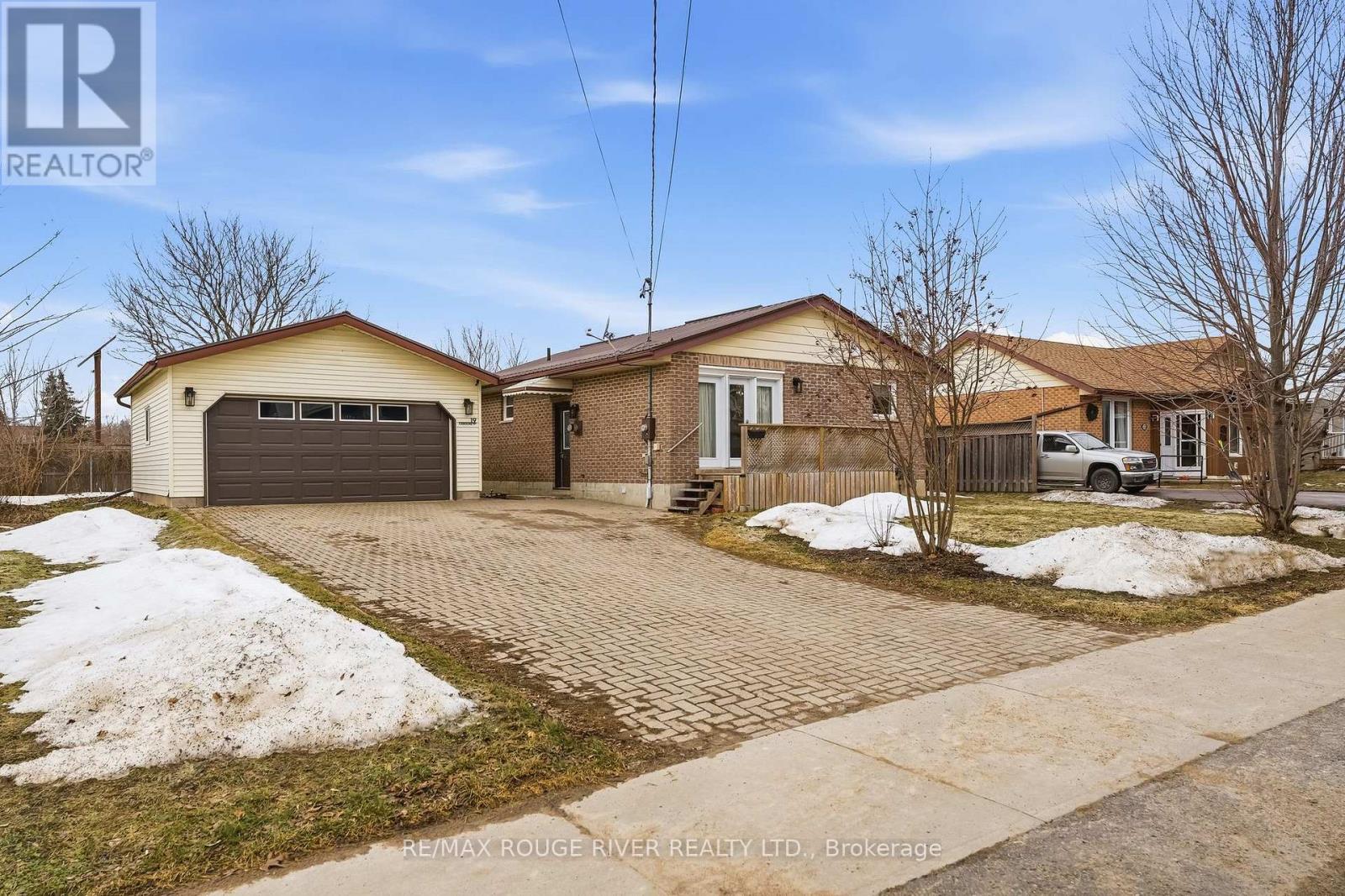 19 Caroline Street, Kawartha Lakes (Lindsay), Ontario  K9V 1T2 - Photo 3 - X12876224