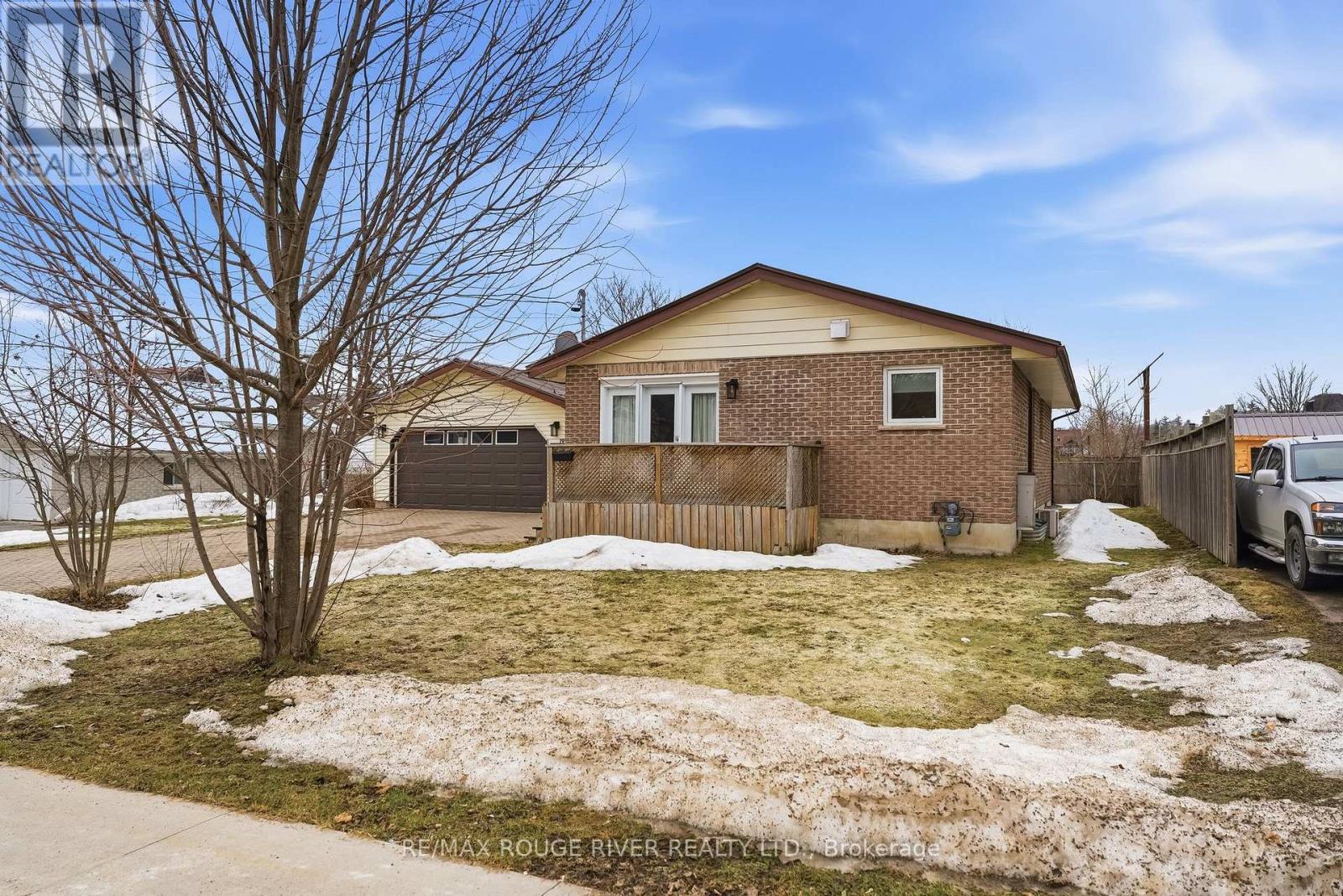 19 Caroline Street, Kawartha Lakes (Lindsay), Ontario  K9V 1T2 - Photo 4 - X12876224