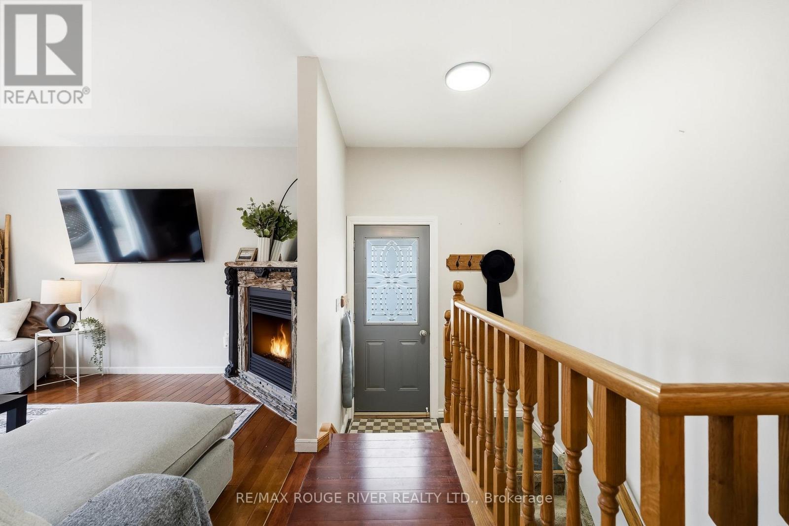 19 Caroline Street, Kawartha Lakes (Lindsay), Ontario  K9V 1T2 - Photo 6 - X12876224