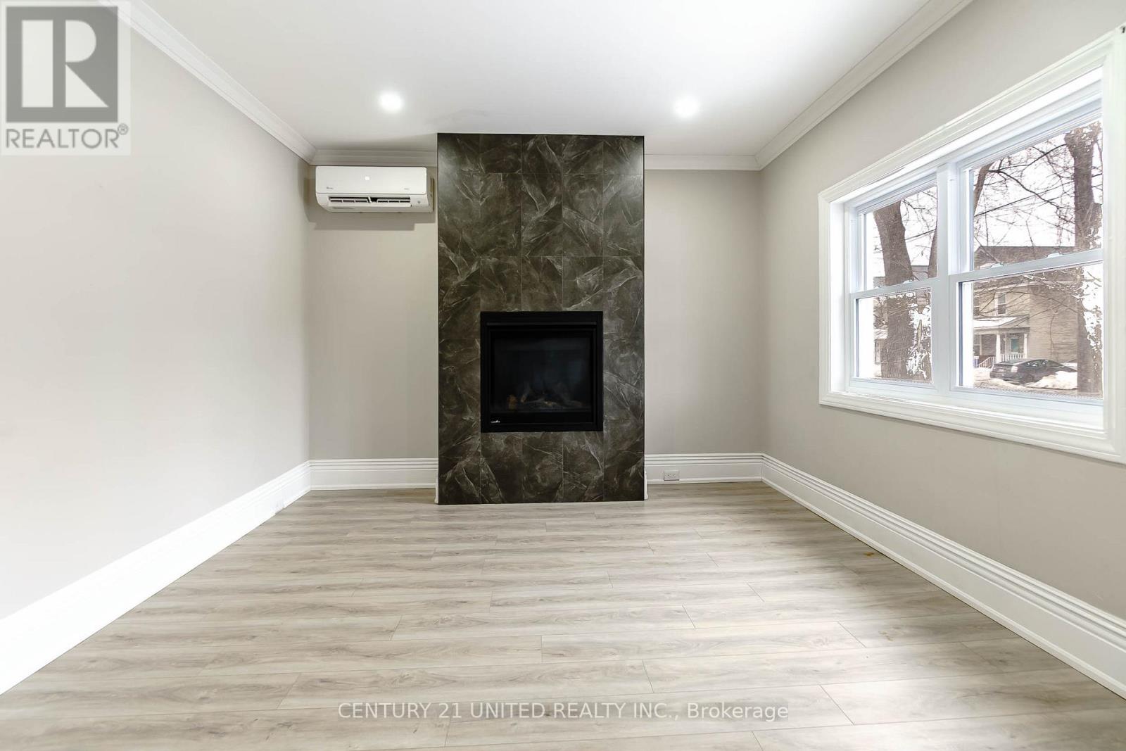 218 Park Street N, Peterborough (Town Ward 3), Ontario  K9J 3P8 - Photo 8 - X12878106