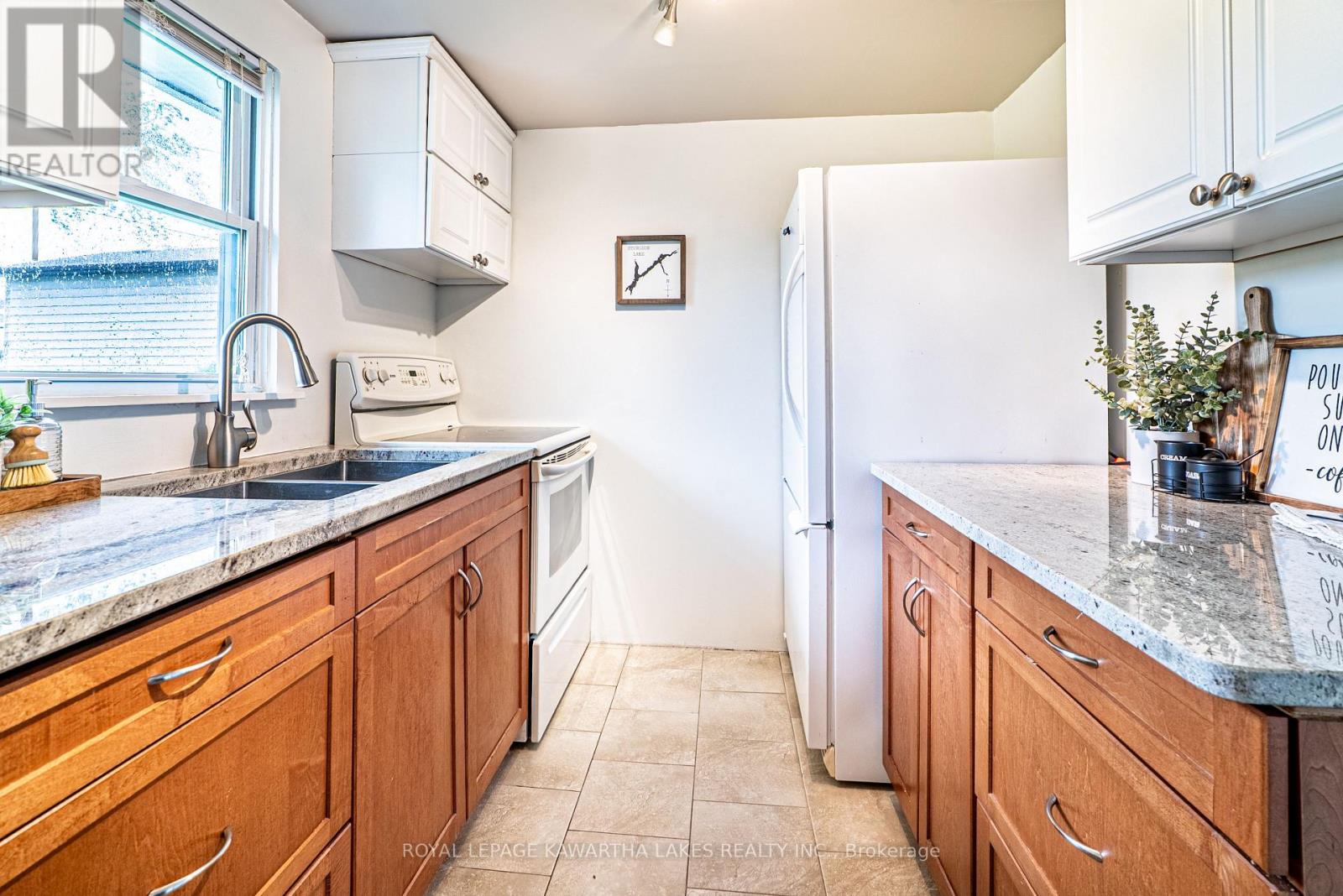 215 Snug Harbour Road, Kawartha Lakes (Lindsay), Ontario  K9V 4R6 - Photo 17 - X12879588