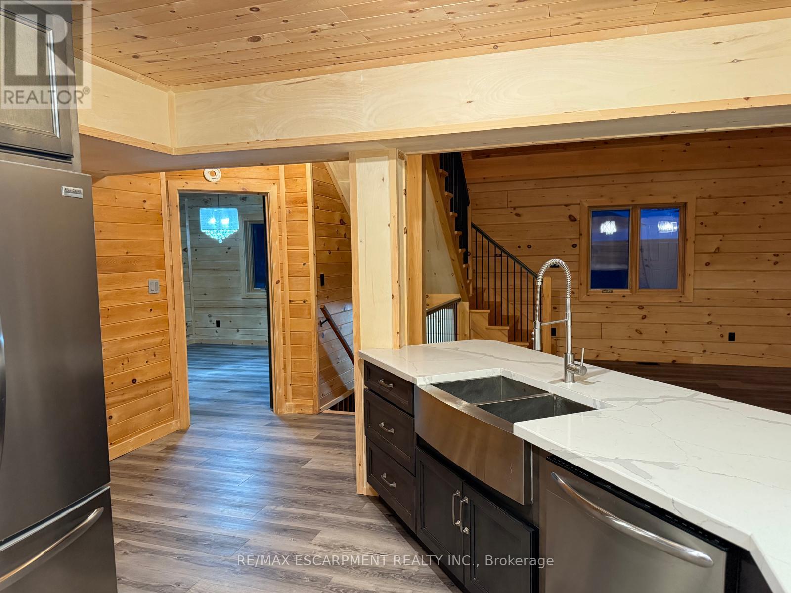 33 Laird Drive, Kawartha Lakes (Fenelon), Ontario  K9V 4R6 - Photo 11 - X12880482