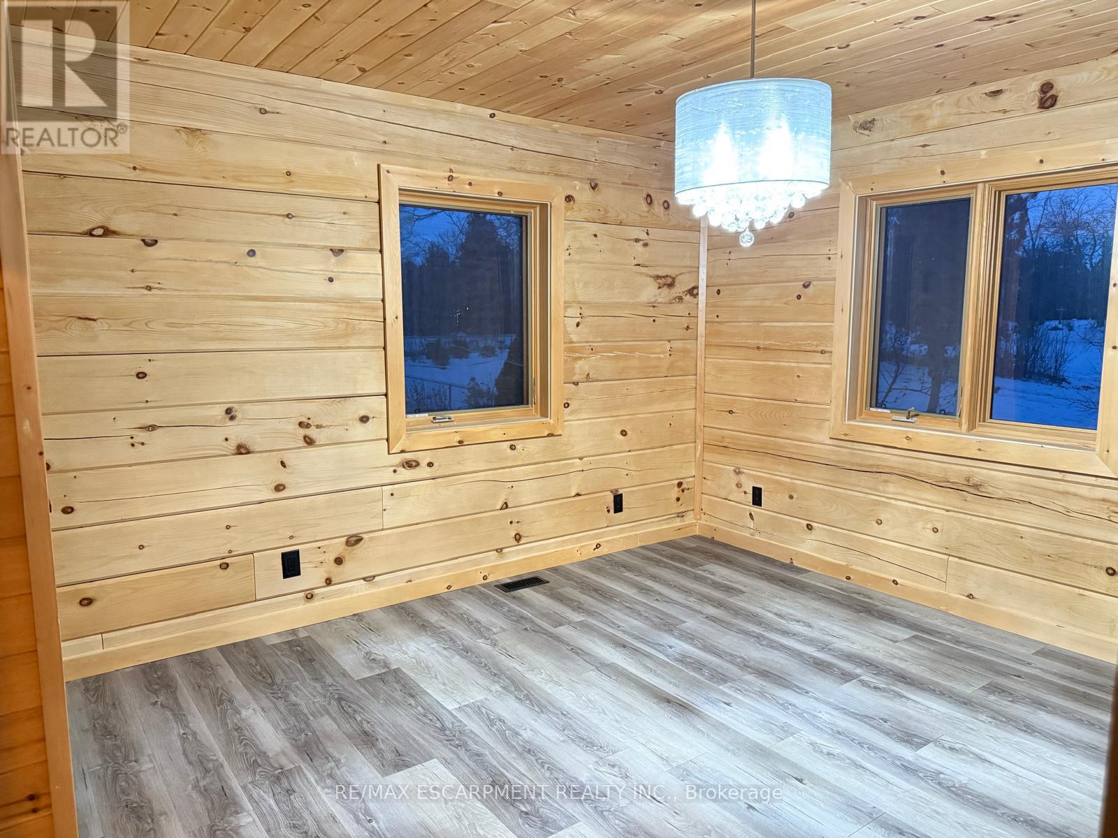 33 Laird Drive, Kawartha Lakes (Fenelon), Ontario  K9V 4R6 - Photo 12 - X12880482