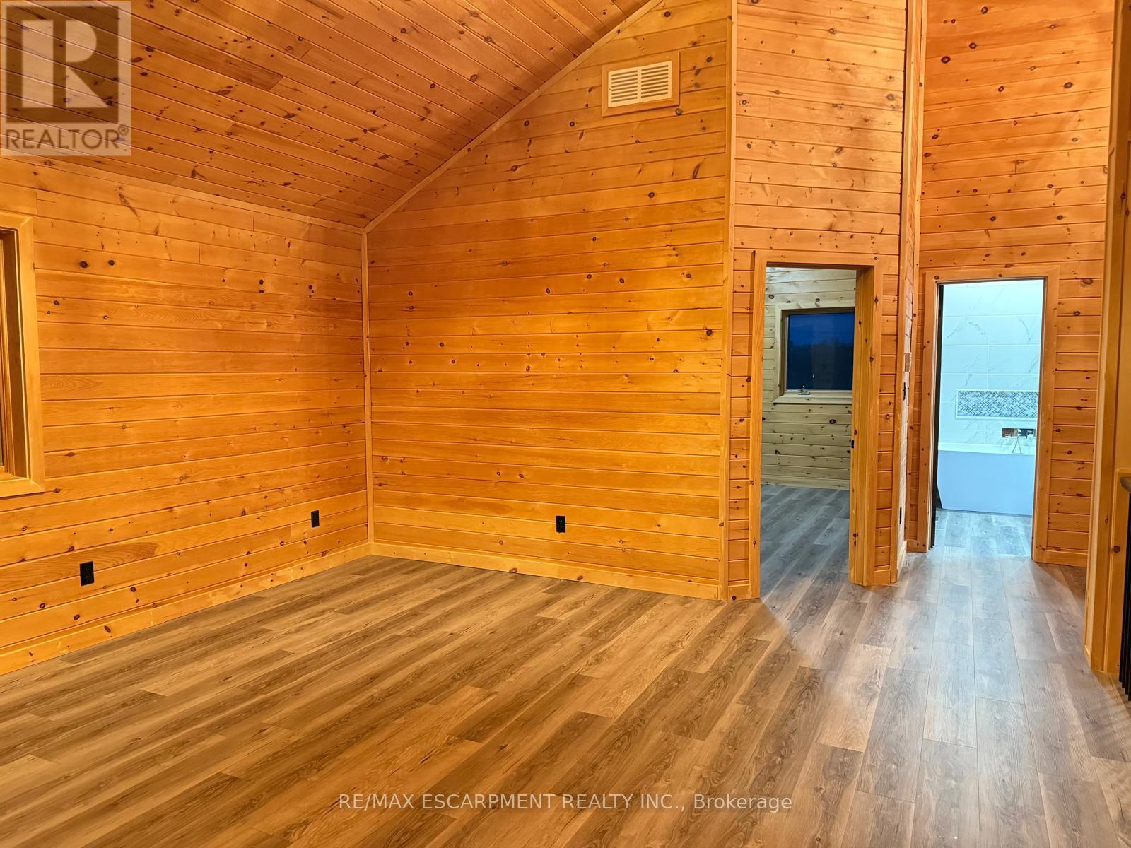 33 Laird Drive, Kawartha Lakes (Fenelon), Ontario  K9V 4R6 - Photo 24 - X12880482