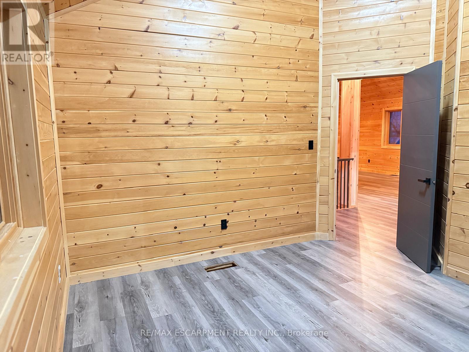 33 Laird Drive, Kawartha Lakes (Fenelon), Ontario  K9V 4R6 - Photo 30 - X12880482