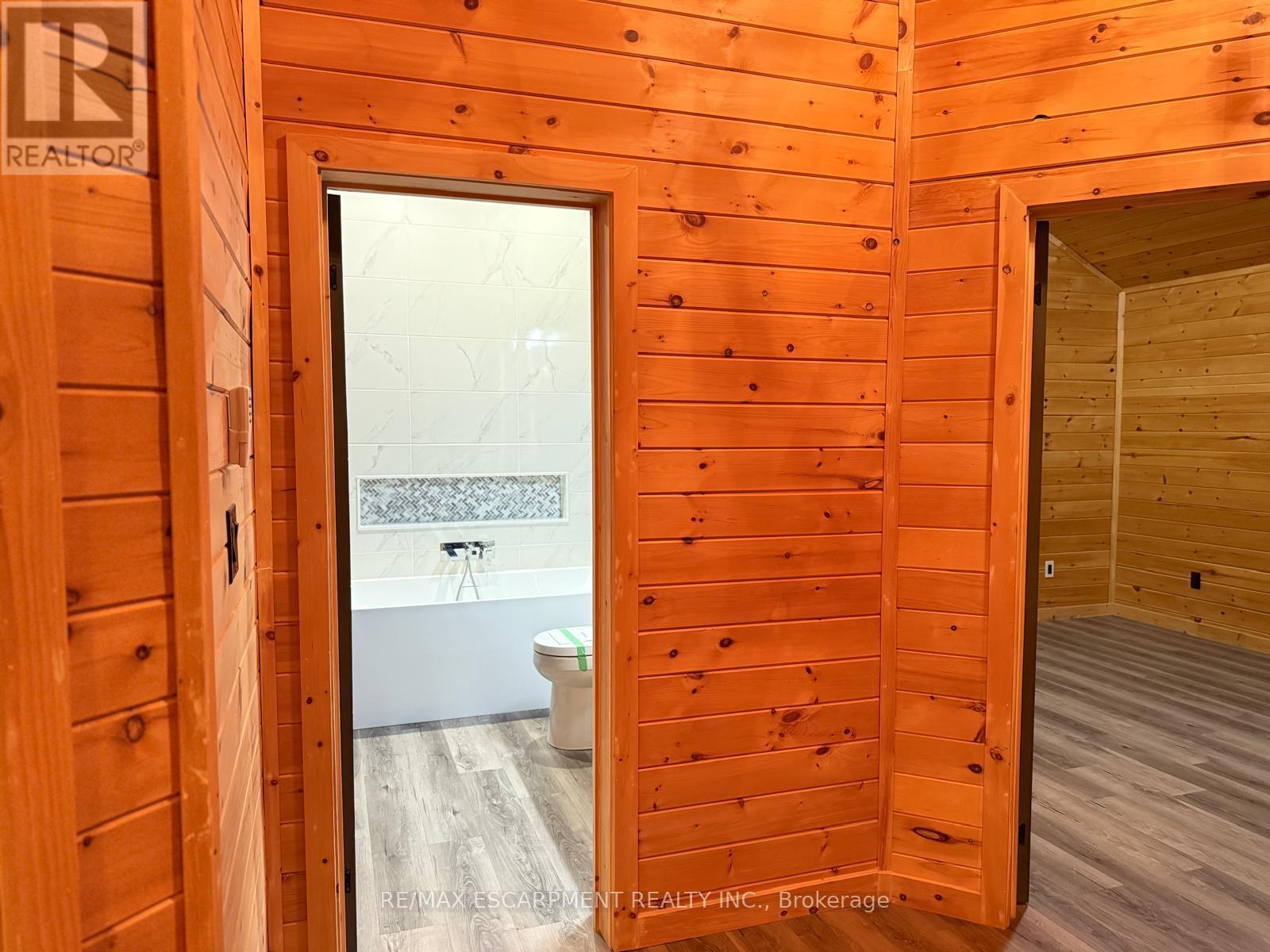 33 Laird Drive, Kawartha Lakes (Fenelon), Ontario  K9V 4R6 - Photo 31 - X12880482