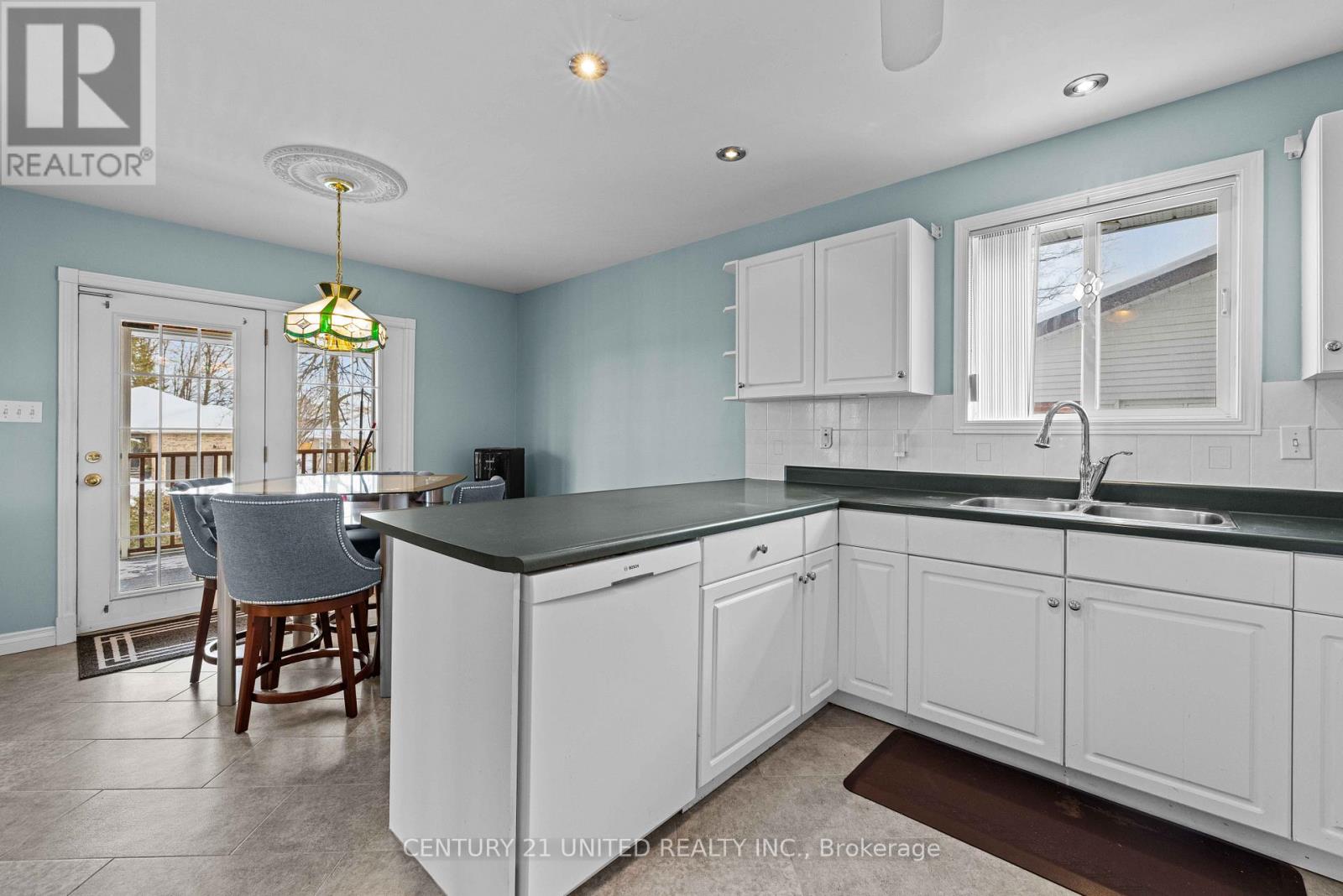 640 Brealey Drive, Peterborough (Otonabee Ward 1), Ontario  K9K 2M7 - Photo 9 - X12880972