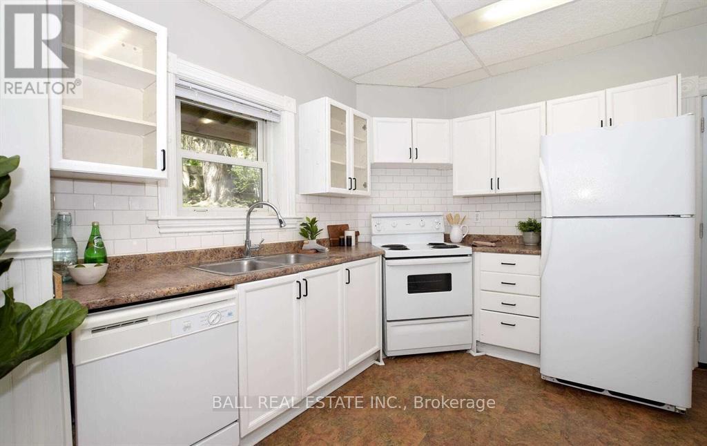 619 Aylmer Street N, Peterborough (Town Ward 3), Ontario  K9H 3X2 - Photo 10 - X12883896