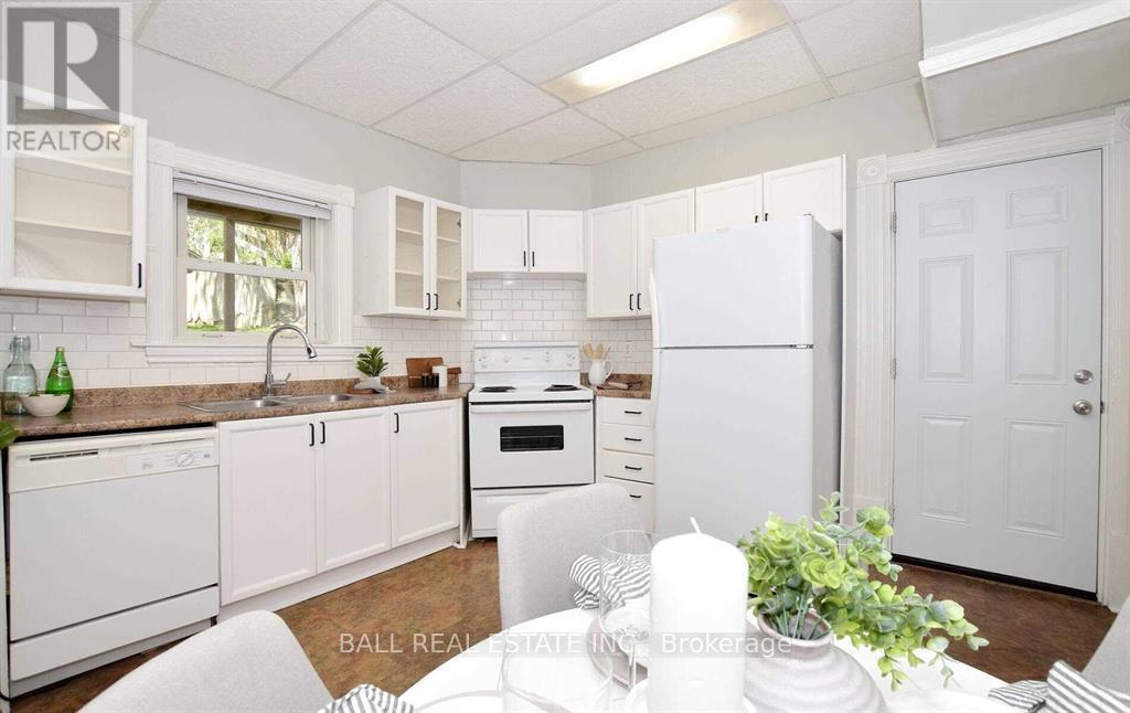 619 Aylmer Street N, Peterborough (Town Ward 3), Ontario  K9H 3X2 - Photo 11 - X12883896