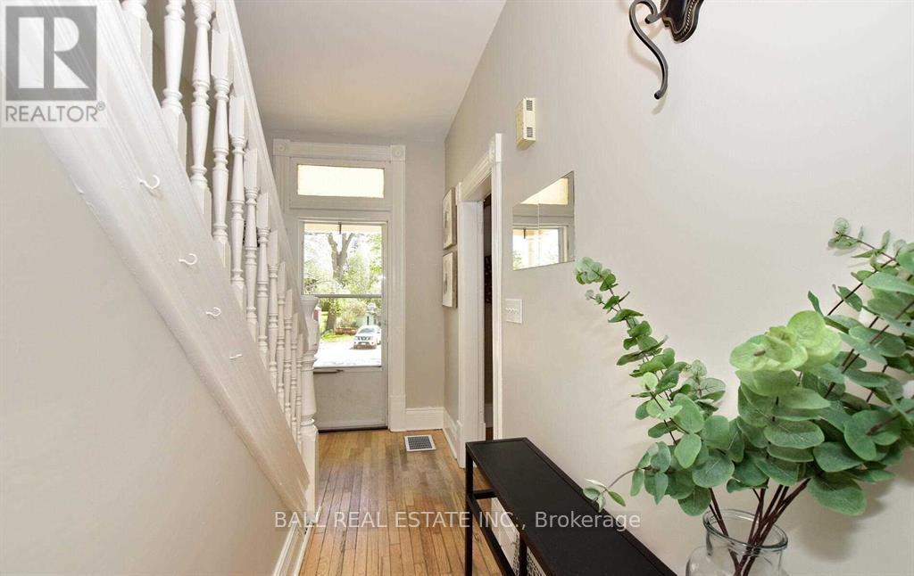 619 Aylmer Street N, Peterborough (Town Ward 3), Ontario  K9H 3X2 - Photo 4 - X12883896