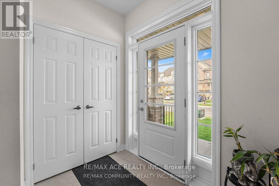 75 Ed Ewert Avenue, Clarington (Newcastle), Ontario  L1B 0W7 - Photo 4 - E12884850