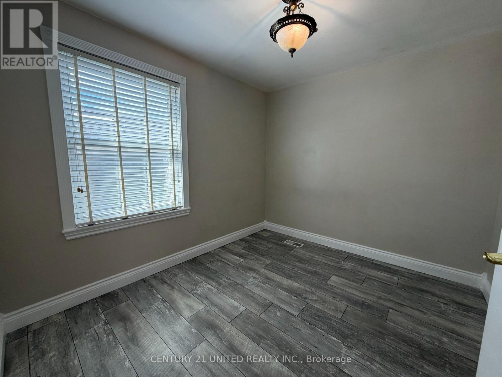 Upper - 685 Armour Road, Peterborough (Ashburnham Ward 4), Ontario  K9H 1Z5 - Photo 12 - X12887546