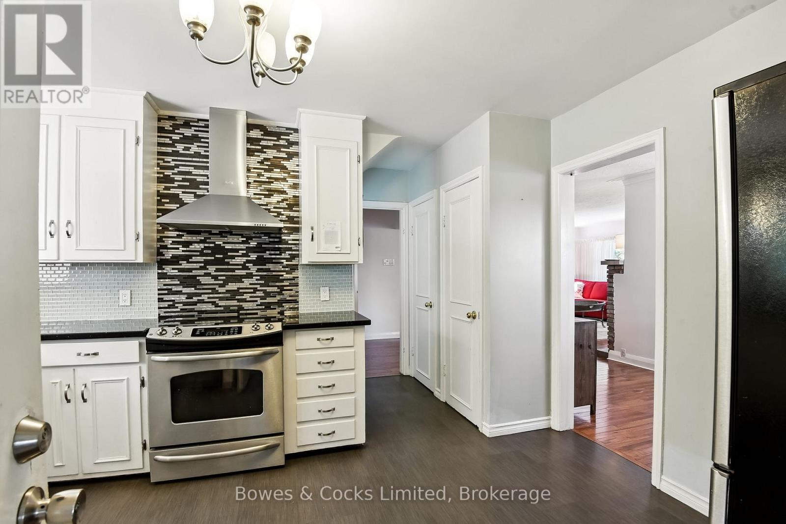 433 Manorhill Avenue, Peterborough (Town Ward 3), Ontario  K9J 6H7 - Photo 14 - X12887796