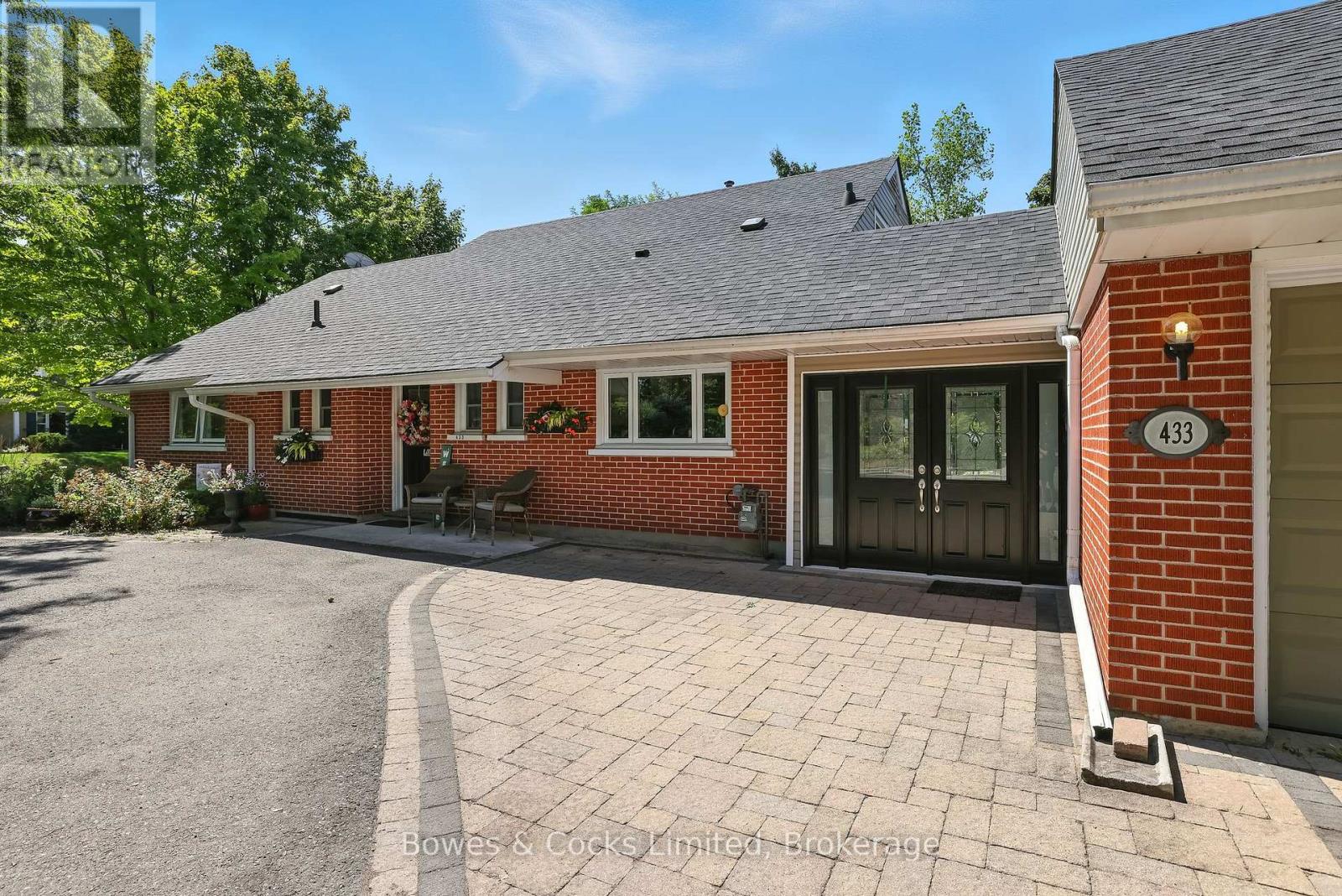 433 Manorhill Avenue, Peterborough (Town Ward 3), Ontario  K9J 6H7 - Photo 2 - X12887796