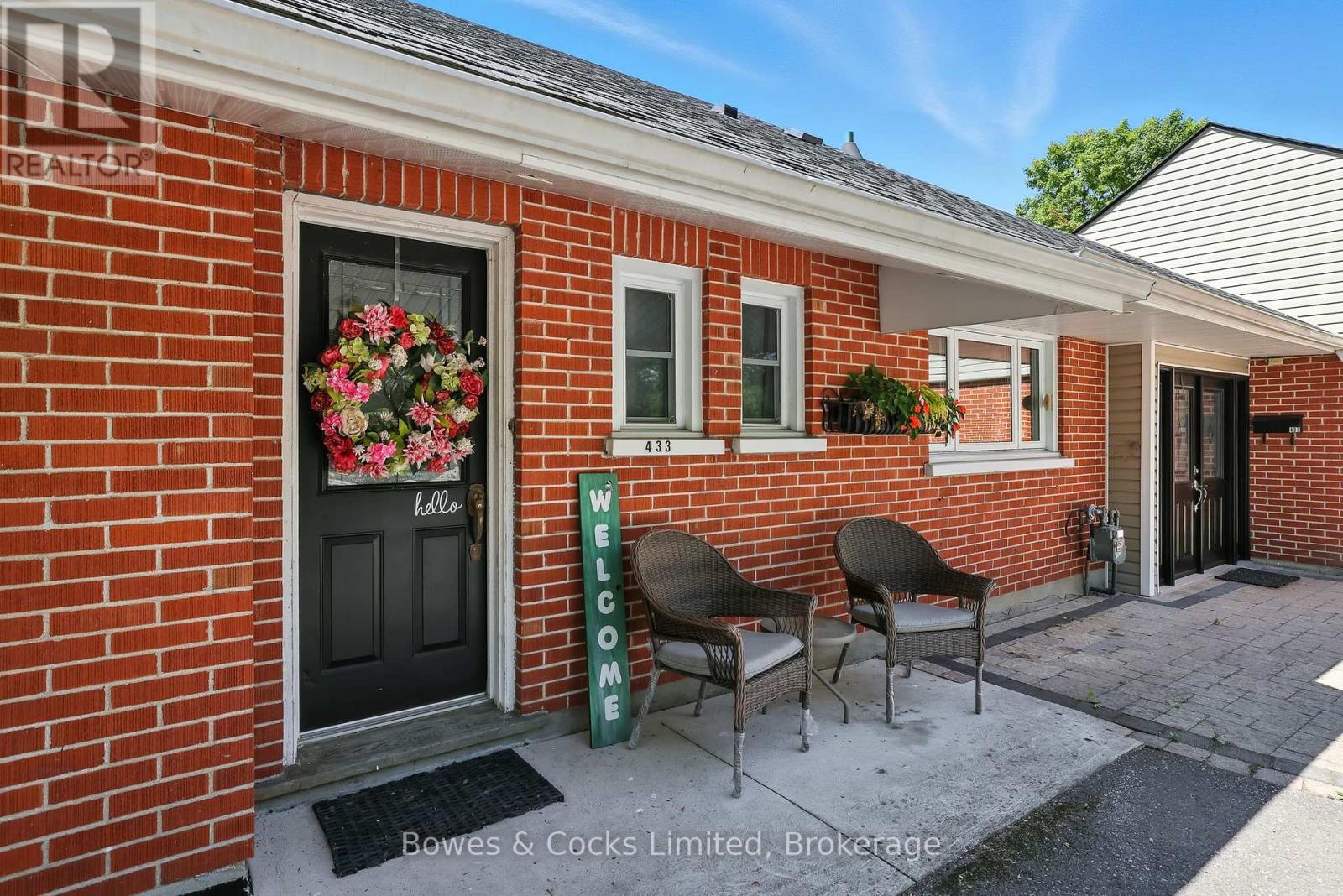 433 Manorhill Avenue, Peterborough (Town Ward 3), Ontario  K9J 6H7 - Photo 3 - X12887796