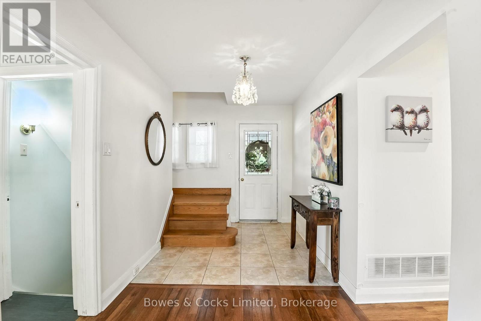 433 Manorhill Avenue, Peterborough (Town Ward 3), Ontario  K9J 6H7 - Photo 5 - X12887796