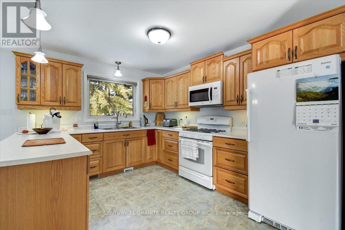 34 Wilson Lane, Hastings Highlands (Herschel Ward), Ontario  K0L 1C0 - Photo 11 - X12888290