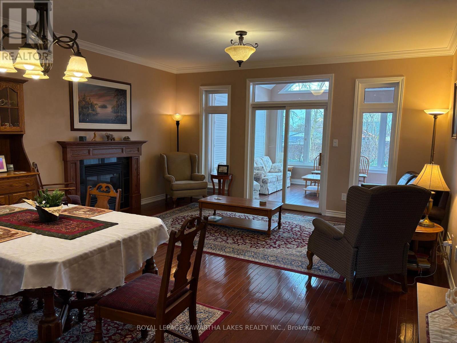 8 Ellis Crescent, Kawartha Lakes (Lindsay), Ontario  K9V 0A4 - Photo 14 - X12889426