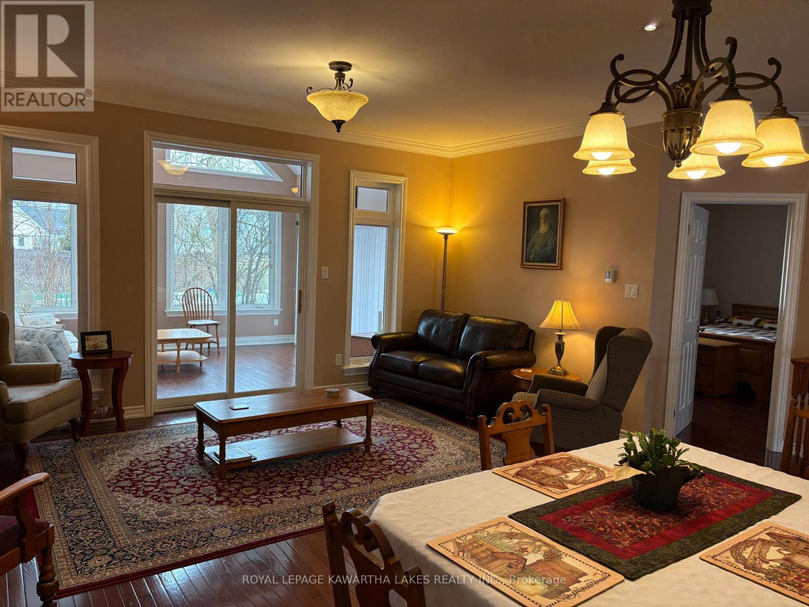 8 Ellis Crescent, Kawartha Lakes (Lindsay), Ontario  K9V 0A4 - Photo 18 - X12889426