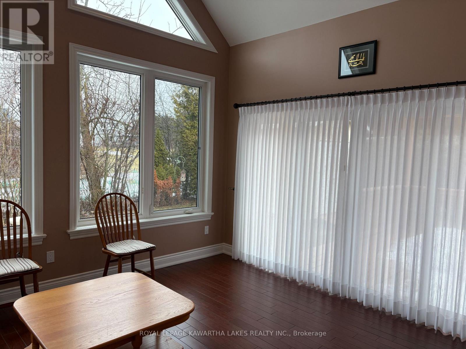 8 Ellis Crescent, Kawartha Lakes (Lindsay), Ontario  K9V 0A4 - Photo 19 - X12889426