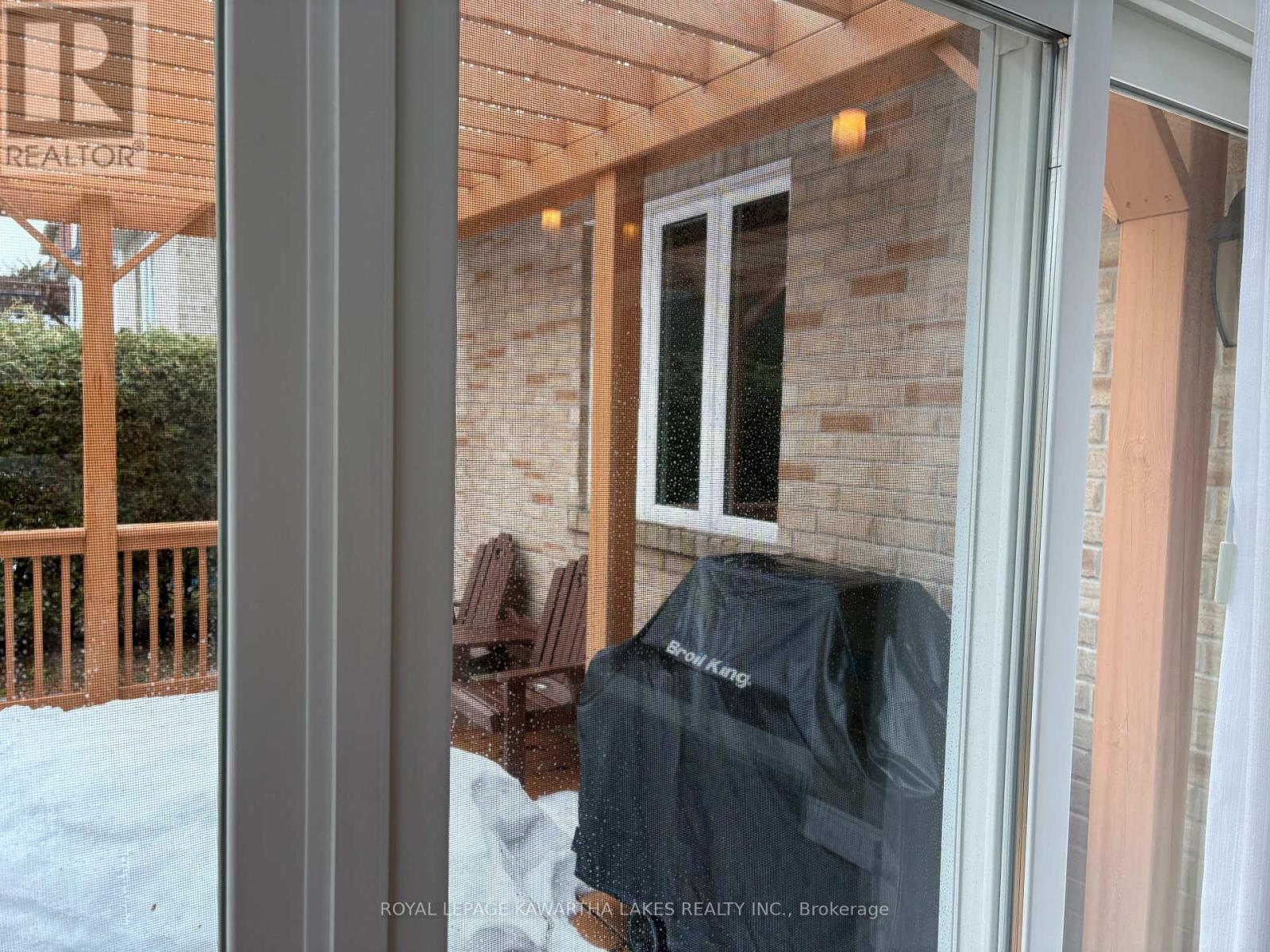 8 Ellis Crescent, Kawartha Lakes (Lindsay), Ontario  K9V 0A4 - Photo 23 - X12889426