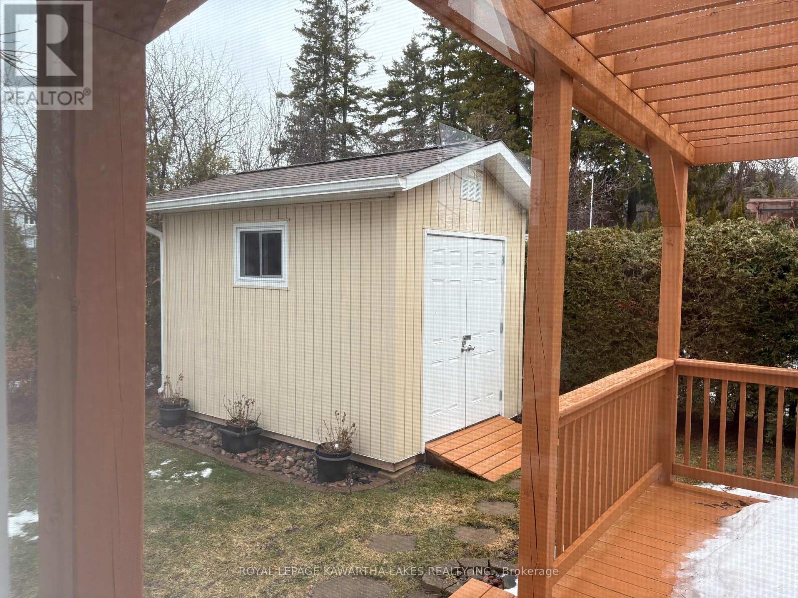 8 Ellis Crescent, Kawartha Lakes (Lindsay), Ontario  K9V 0A4 - Photo 24 - X12889426