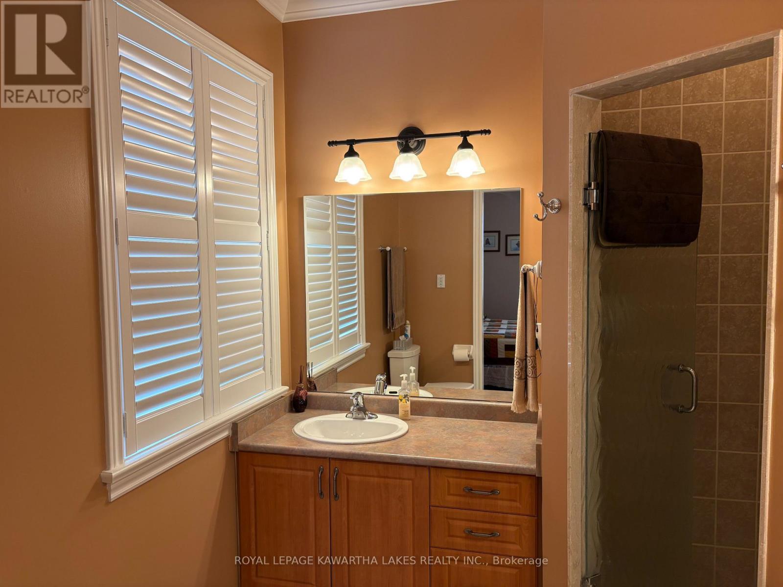 8 Ellis Crescent, Kawartha Lakes (Lindsay), Ontario  K9V 0A4 - Photo 27 - X12889426