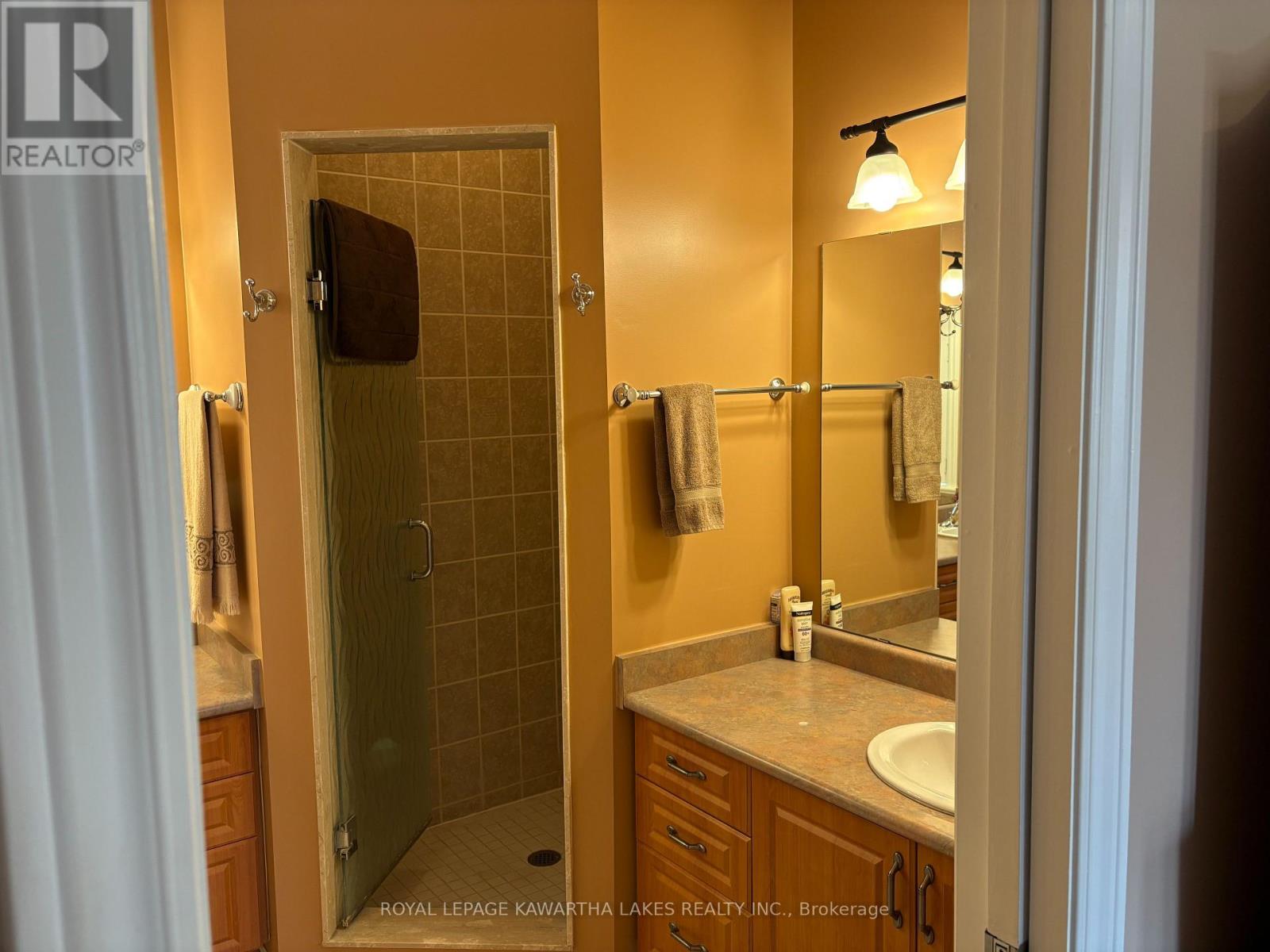 8 Ellis Crescent, Kawartha Lakes (Lindsay), Ontario  K9V 0A4 - Photo 29 - X12889426