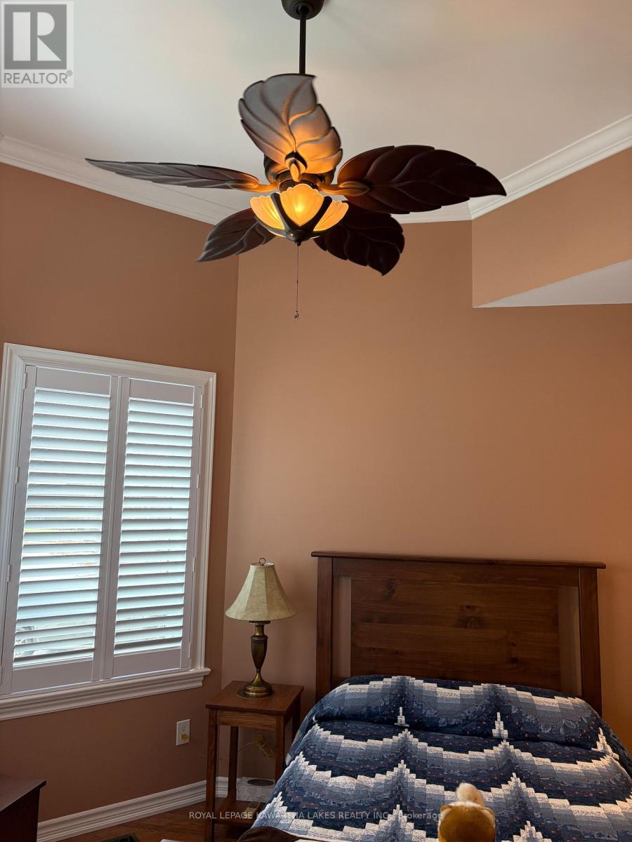 8 Ellis Crescent, Kawartha Lakes (Lindsay), Ontario  K9V 0A4 - Photo 3 - X12889426