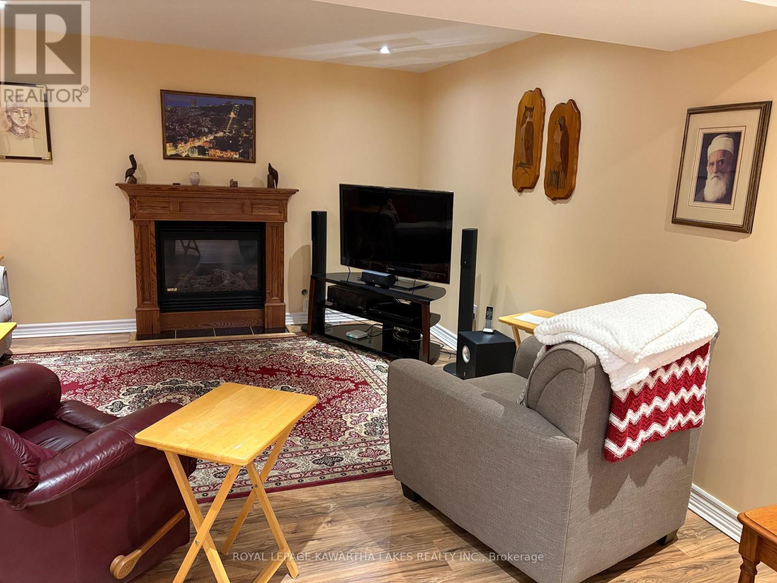 8 Ellis Crescent, Kawartha Lakes (Lindsay), Ontario  K9V 0A4 - Photo 30 - X12889426