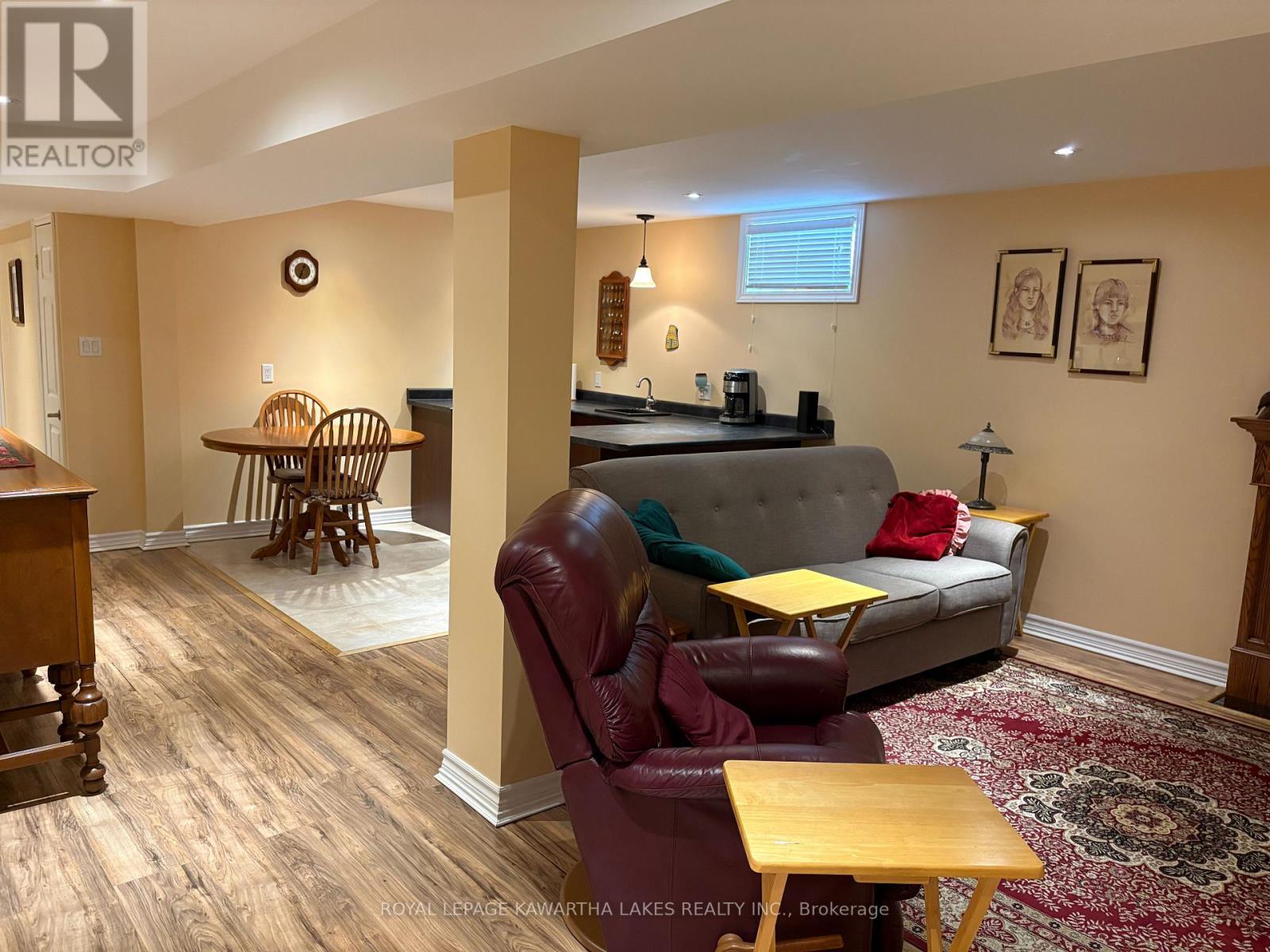 8 Ellis Crescent, Kawartha Lakes (Lindsay), Ontario  K9V 0A4 - Photo 31 - X12889426