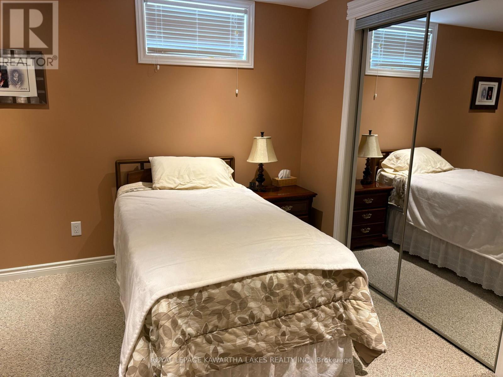 8 Ellis Crescent, Kawartha Lakes (Lindsay), Ontario  K9V 0A4 - Photo 34 - X12889426