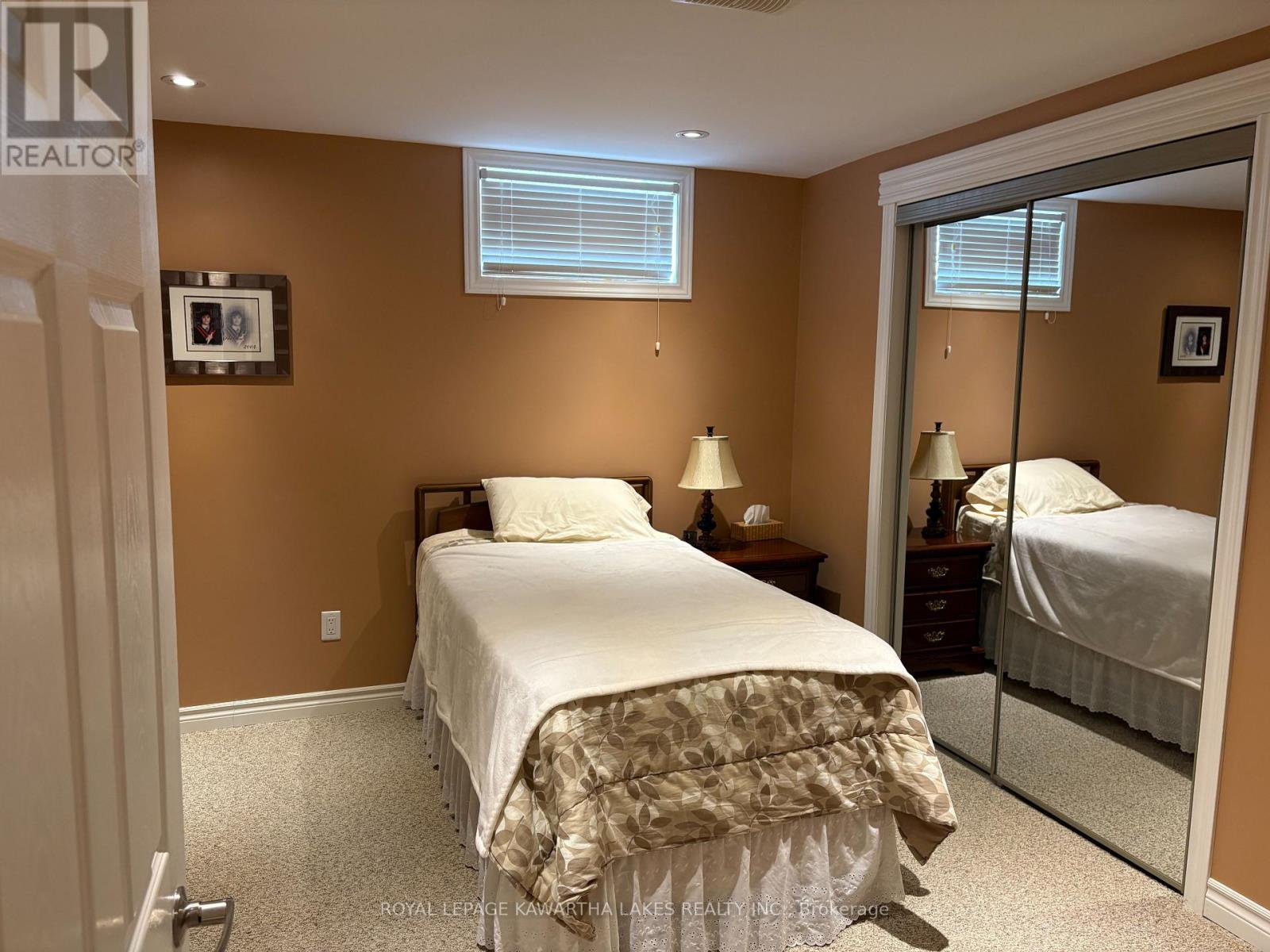 8 Ellis Crescent, Kawartha Lakes (Lindsay), Ontario  K9V 0A4 - Photo 35 - X12889426