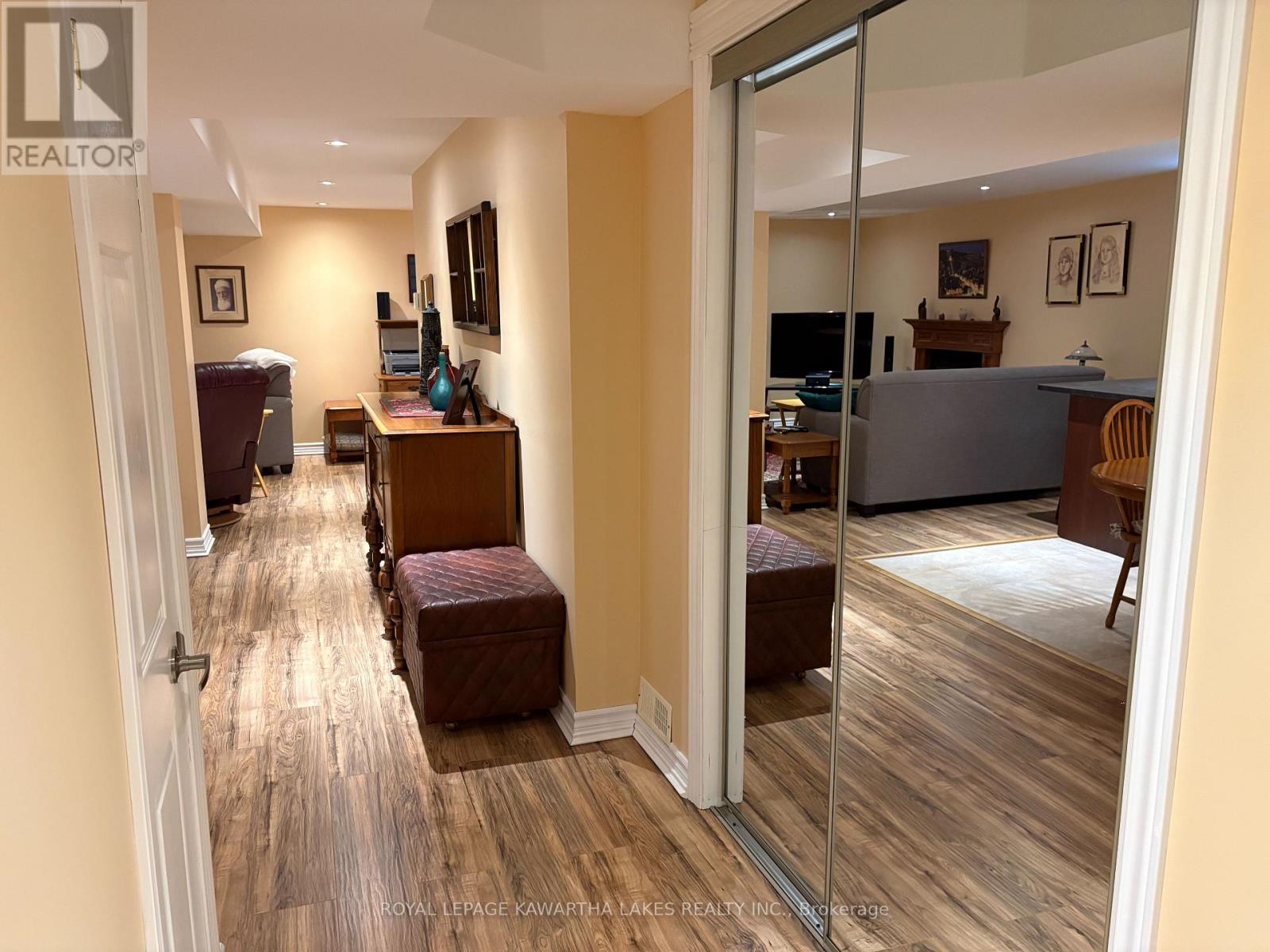 8 Ellis Crescent, Kawartha Lakes (Lindsay), Ontario  K9V 0A4 - Photo 39 - X12889426