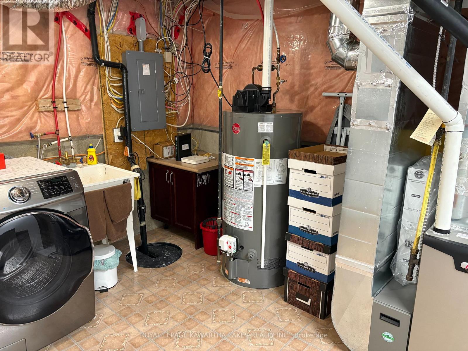 8 Ellis Crescent, Kawartha Lakes (Lindsay), Ontario  K9V 0A4 - Photo 42 - X12889426