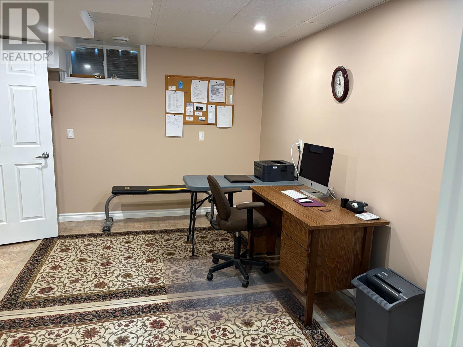 8 Ellis Crescent, Kawartha Lakes (Lindsay), Ontario  K9V 0A4 - Photo 44 - X12889426