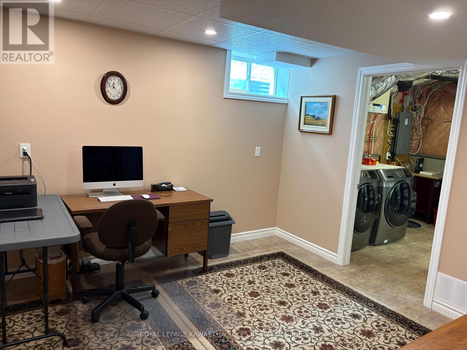 8 Ellis Crescent, Kawartha Lakes (Lindsay), Ontario  K9V 0A4 - Photo 45 - X12889426