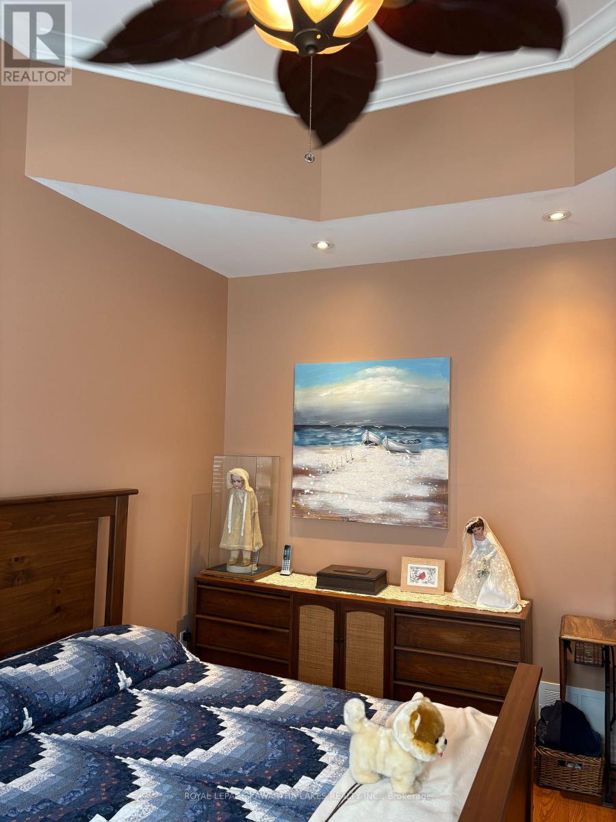 8 Ellis Crescent, Kawartha Lakes (Lindsay), Ontario  K9V 0A4 - Photo 5 - X12889426