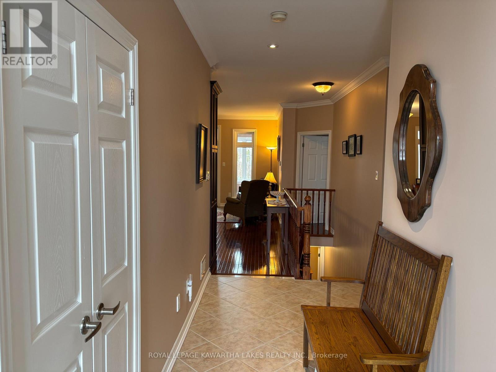 8 Ellis Crescent, Kawartha Lakes (Lindsay), Ontario  K9V 0A4 - Photo 6 - X12889426