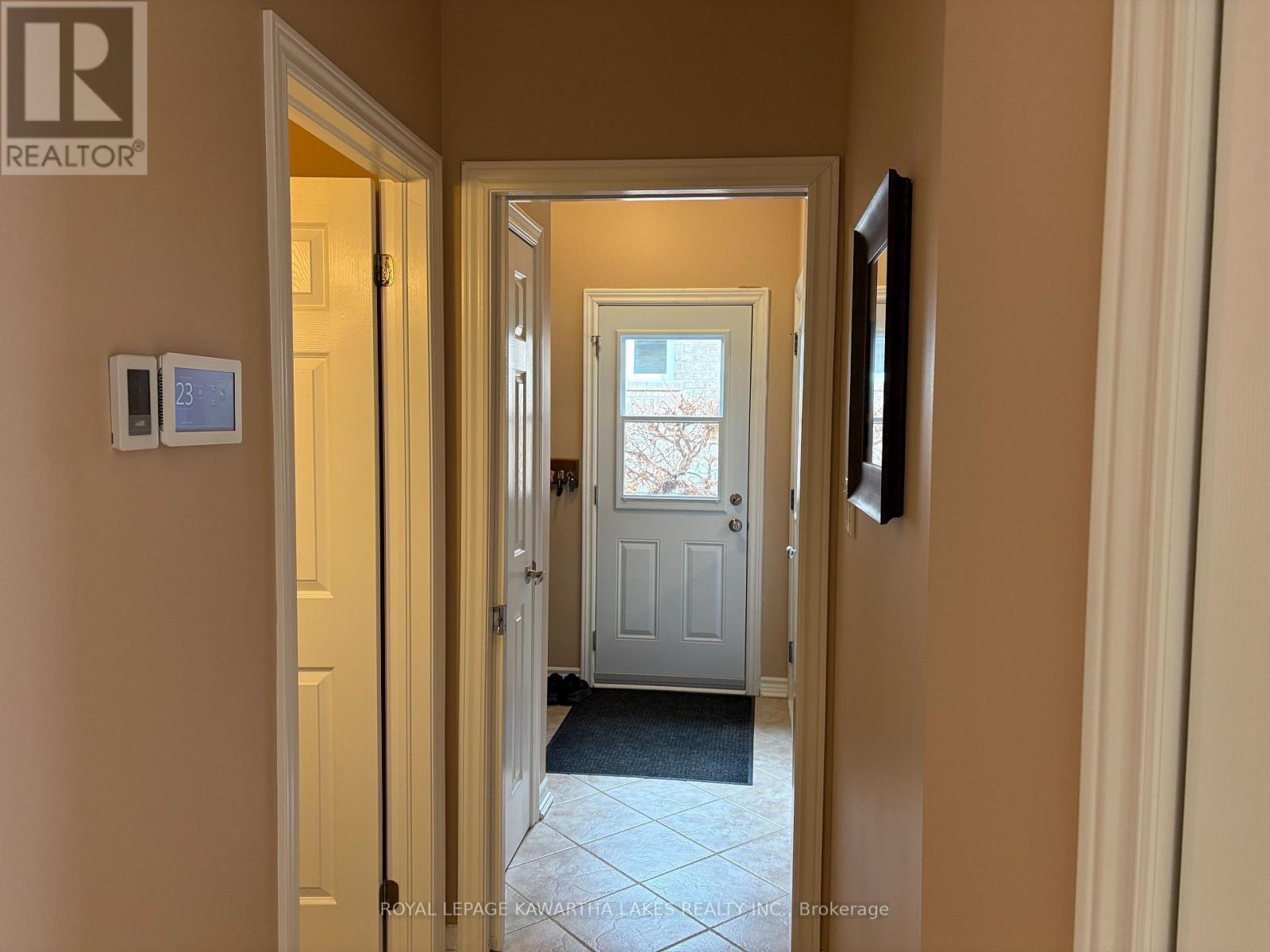 8 Ellis Crescent, Kawartha Lakes (Lindsay), Ontario  K9V 0A4 - Photo 8 - X12889426