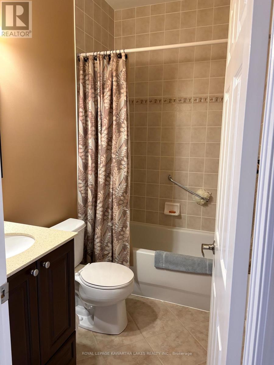 8 Ellis Crescent, Kawartha Lakes (Lindsay), Ontario  K9V 0A4 - Photo 9 - X12889426