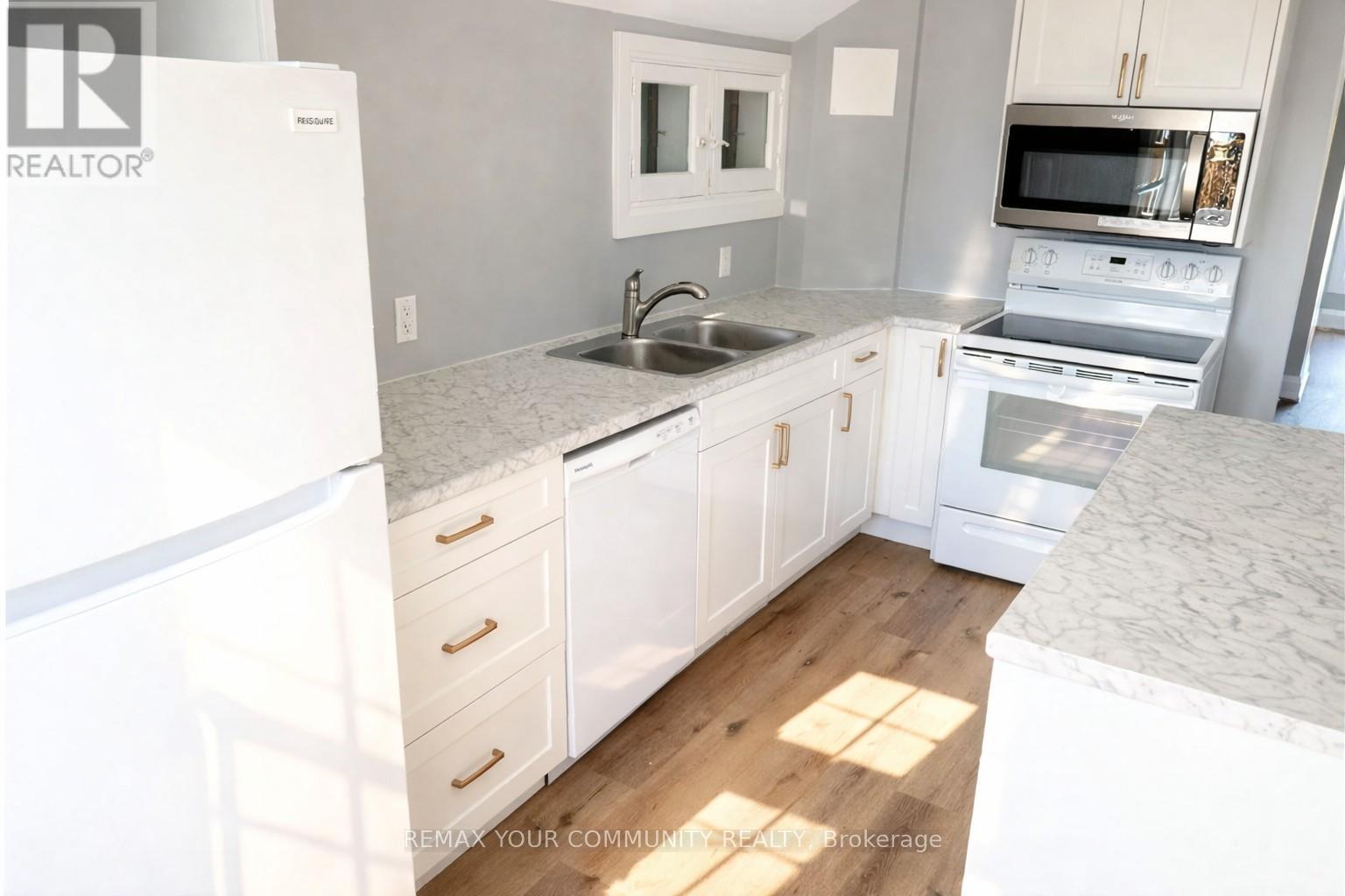 2nd Floor - 7 Mary Street E, Kawartha Lakes (Lindsay), Ontario  K9V 1V1 - Photo 4 - X12890326