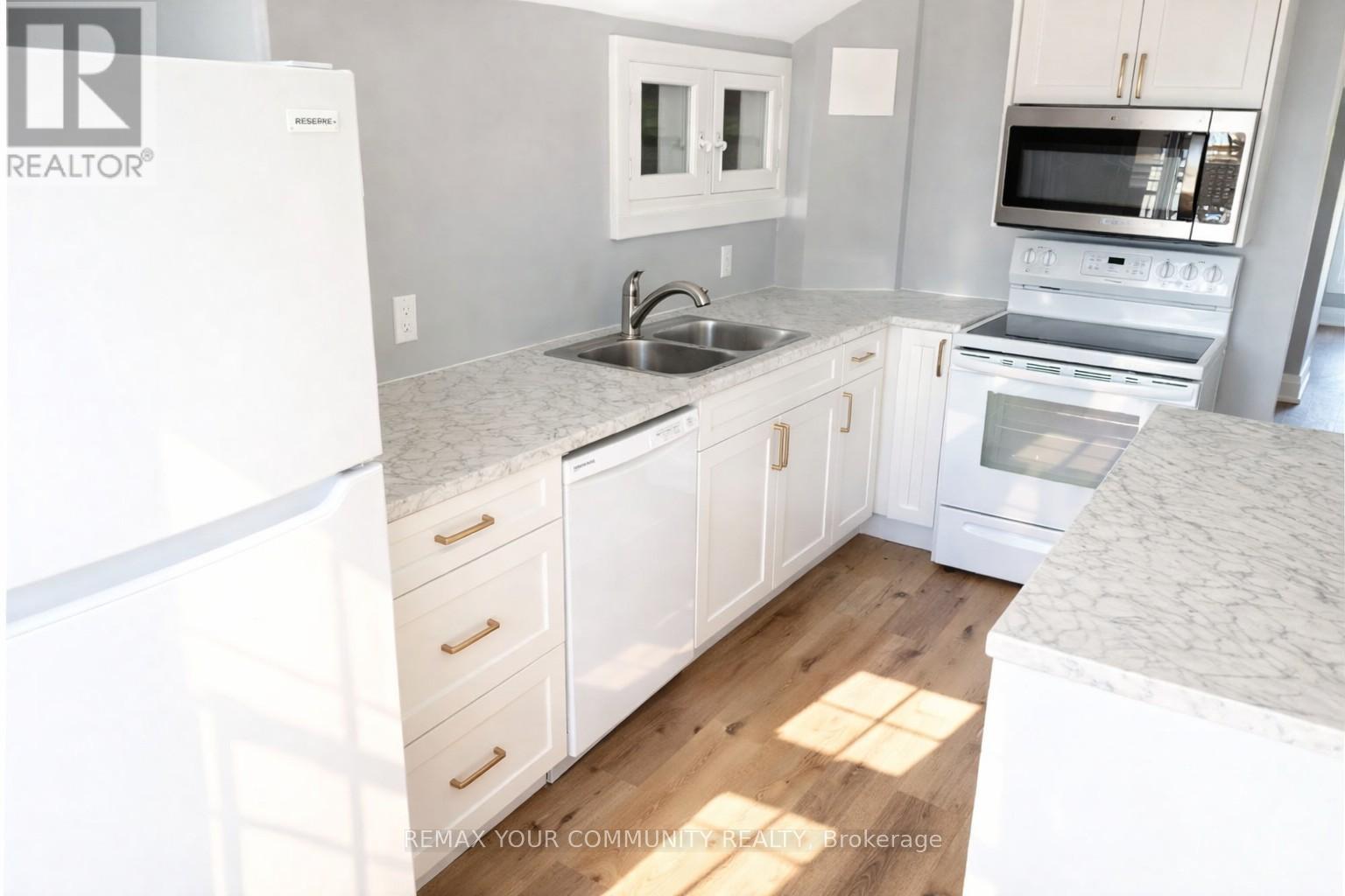 2nd Floor - 7 Mary Street E, Kawartha Lakes (Lindsay), Ontario  K9V 1V1 - Photo 5 - X12890326