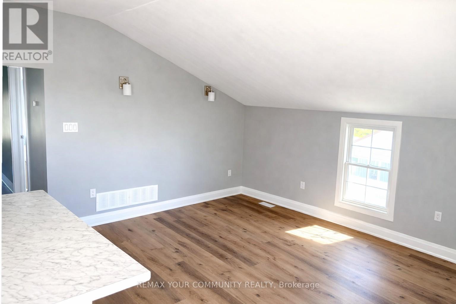 2nd Floor - 7 Mary Street E, Kawartha Lakes (Lindsay), Ontario  K9V 1V1 - Photo 8 - X12890326