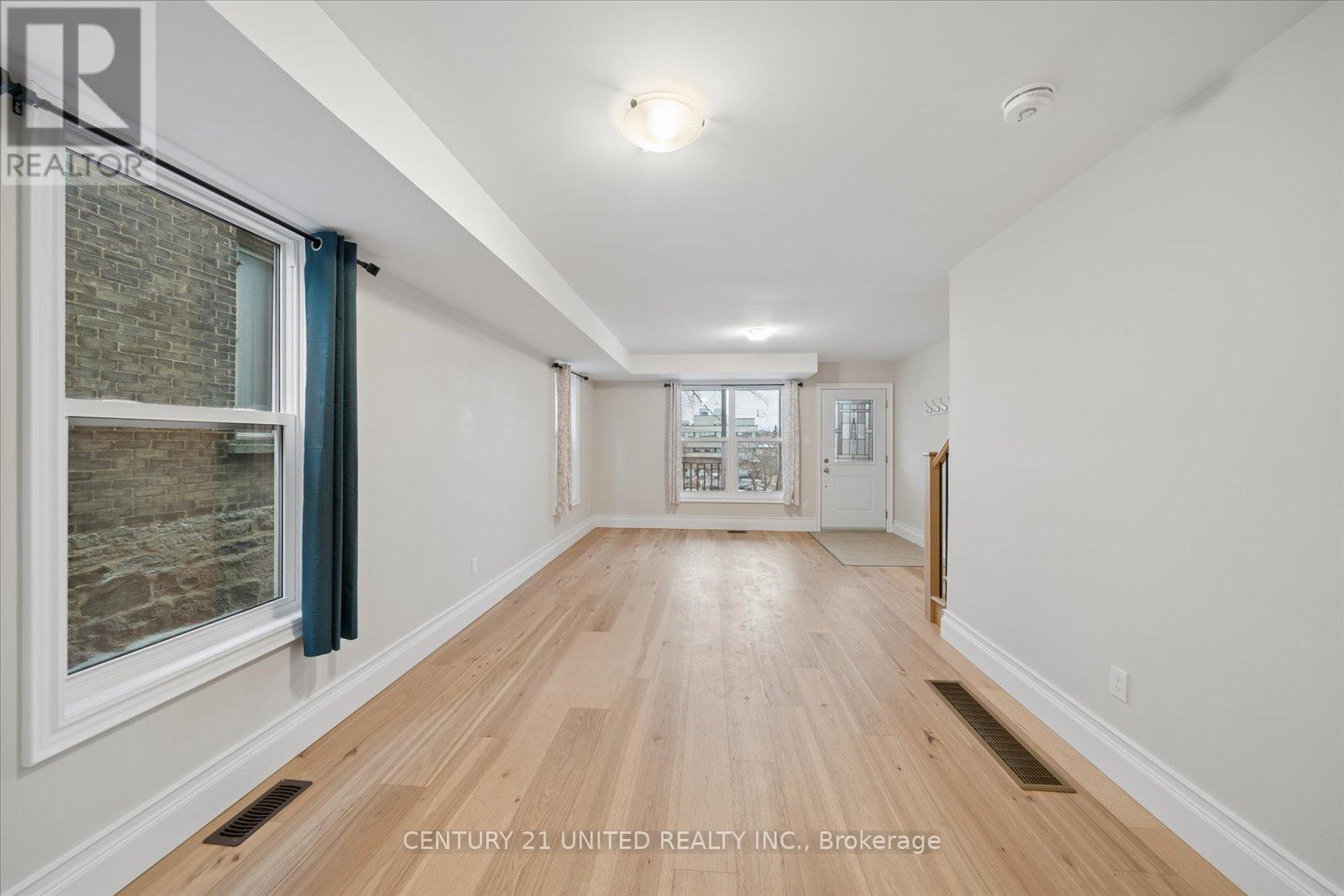 512 - 514 College Street, Peterborough (Town Ward 3), Ontario  K9H 3K3 - Photo 10 - X12890982