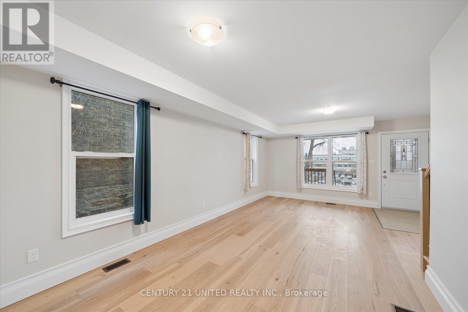 512 - 514 College Street, Peterborough (Town Ward 3), Ontario  K9H 3K3 - Photo 11 - X12890982