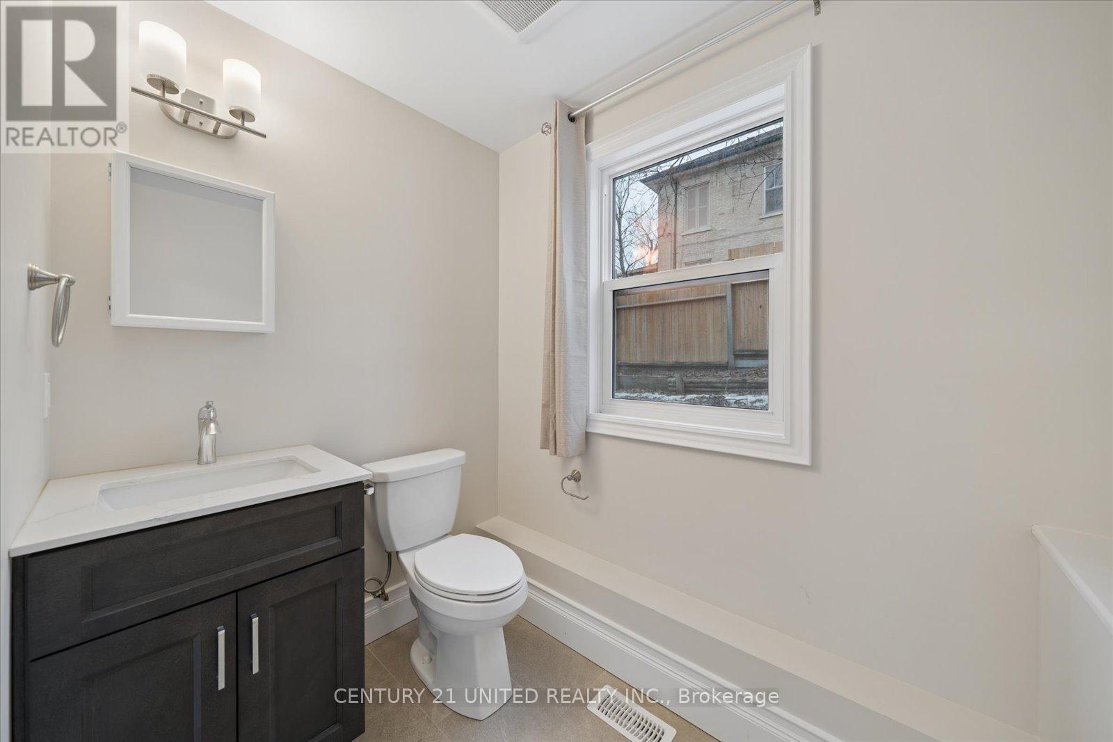 512 - 514 College Street, Peterborough (Town Ward 3), Ontario  K9H 3K3 - Photo 21 - X12890982