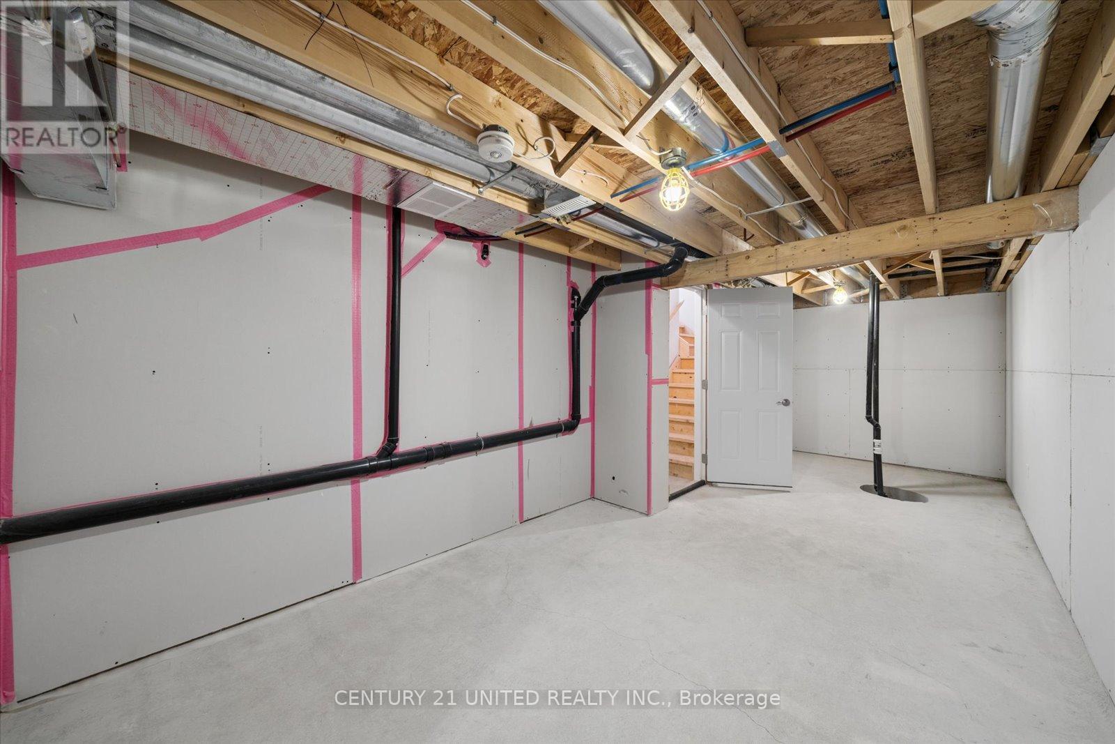 512 - 514 College Street, Peterborough (Town Ward 3), Ontario  K9H 3K3 - Photo 34 - X12890982