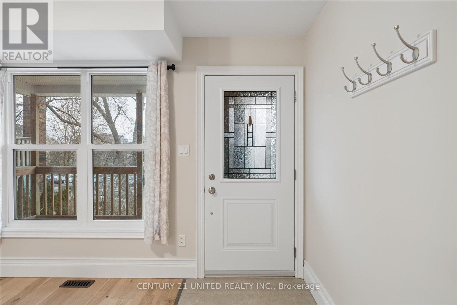 512 - 514 College Street, Peterborough (Town Ward 3), Ontario  K9H 3K3 - Photo 8 - X12890982